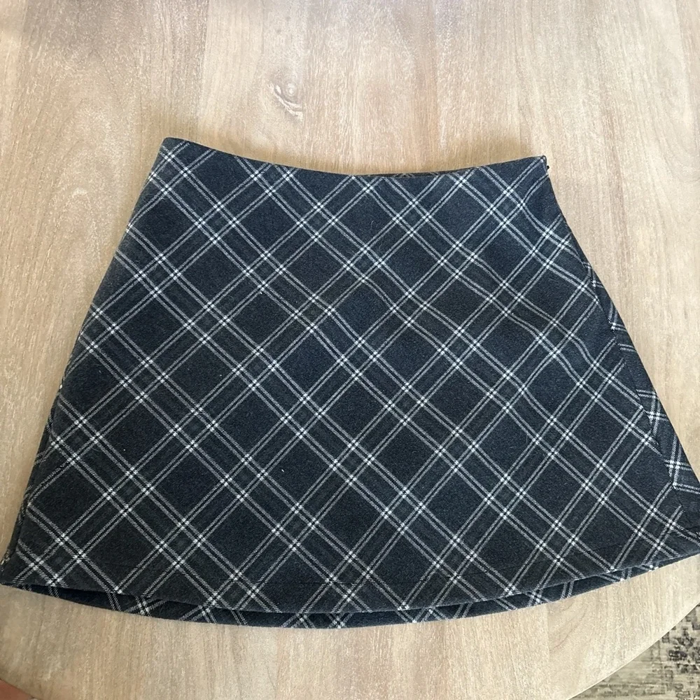 Plaid A-Line Skirt - Black and Gray - Picture 5 of 5
